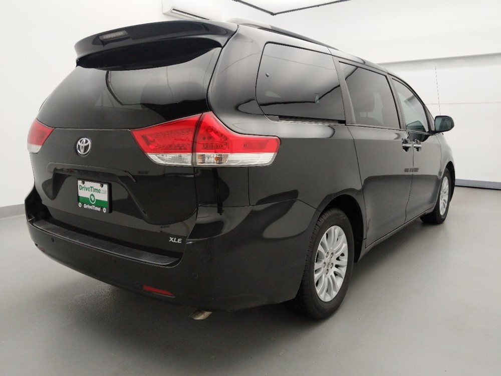 2013 Toyota Sienna - Passenger Rear Bumper