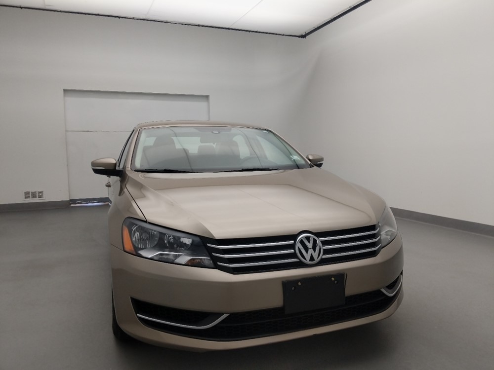2015 Volkswagen Passat - Passenger Front Hood