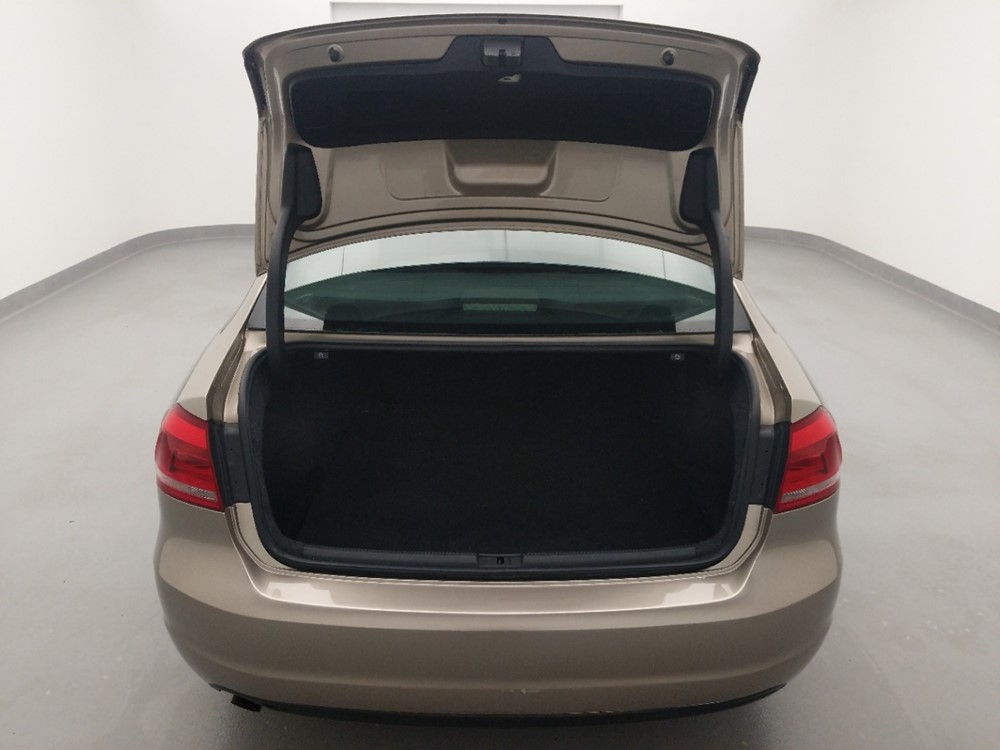 2015 Volkswagen Passat - Trunk