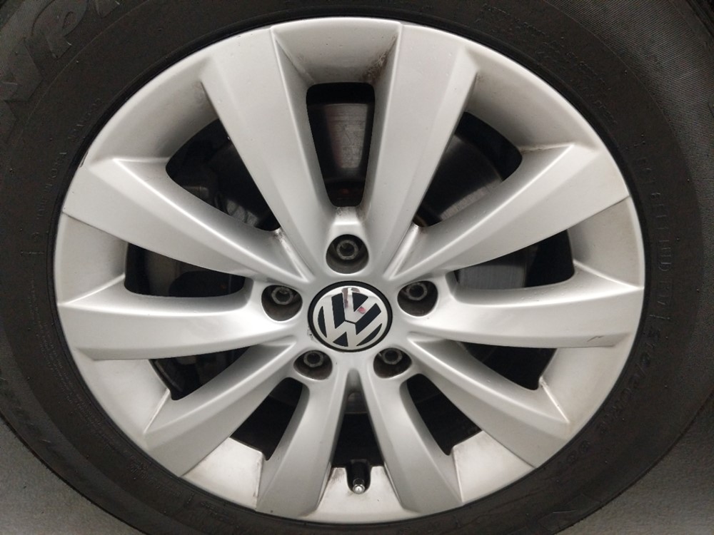 2015 Volkswagen Passat - Wheel