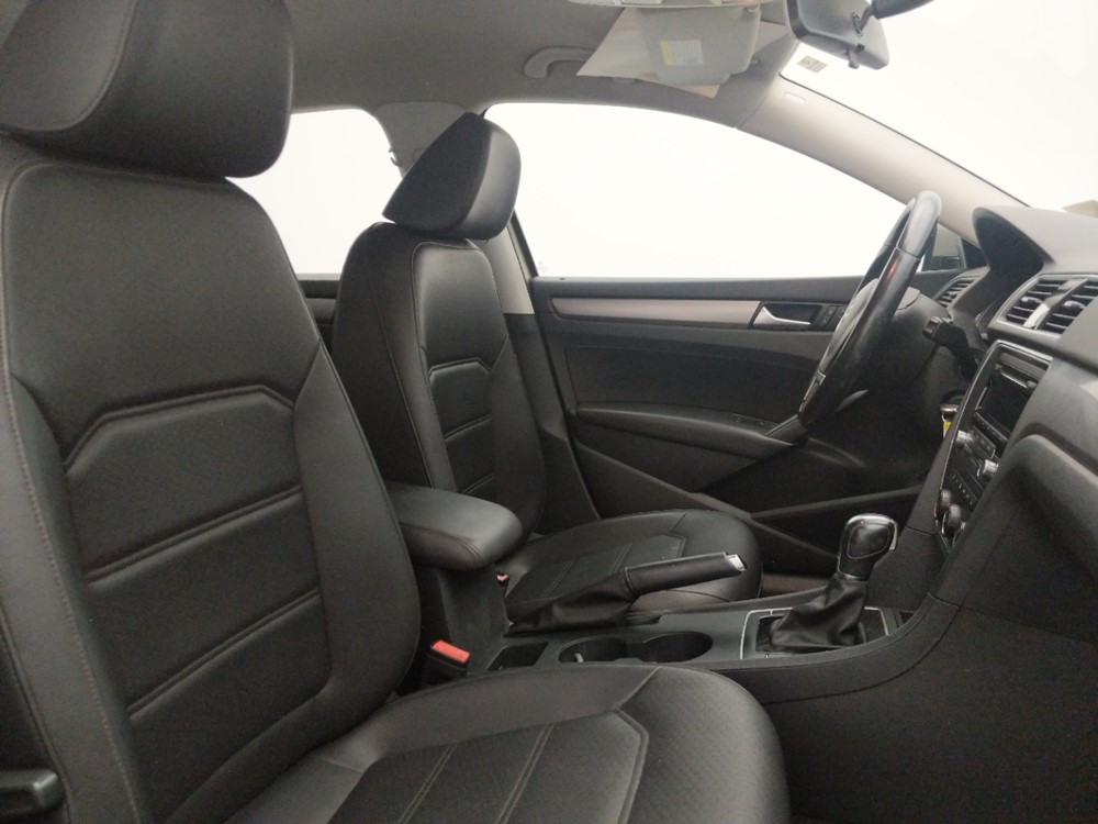 2015 Volkswagen Passat - Passenger Front Seat