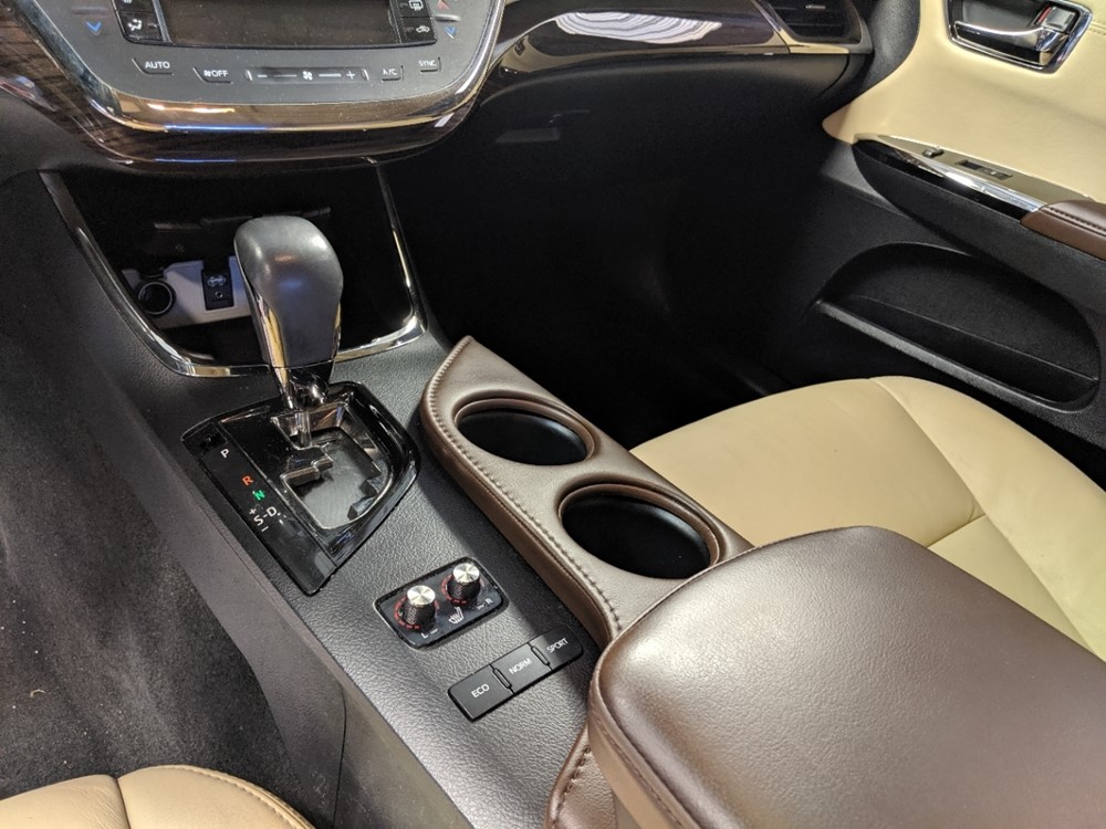 2014 Toyota Avalon - Center Console/Cup Holders