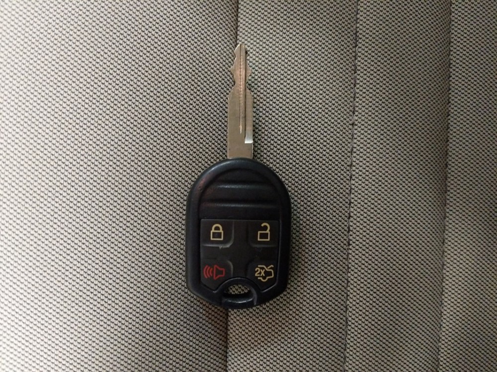 2016 Ford Taurus - Keys