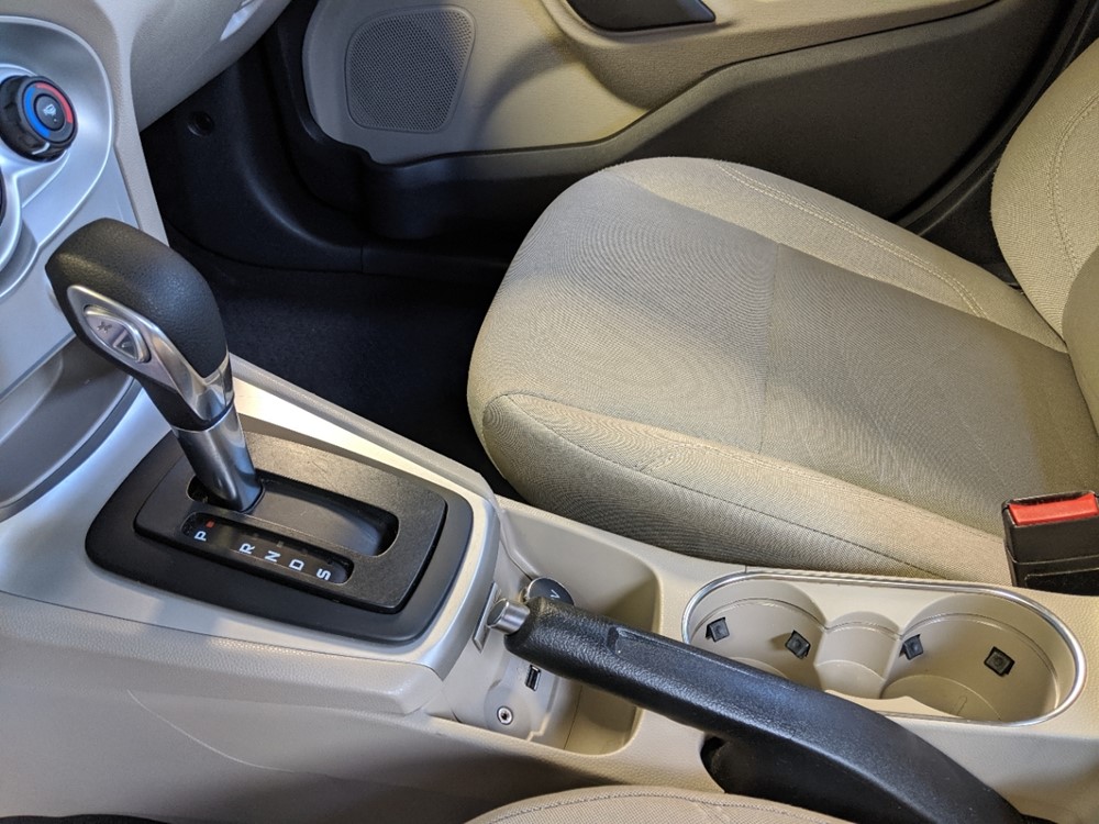 2018 Ford Fiesta - Center Console/Cup Holders