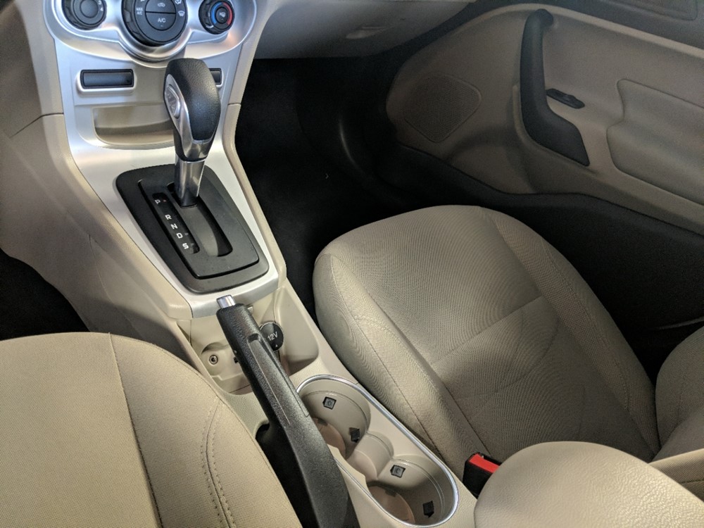 2018 Ford Fiesta - Center Console/Cup Holders