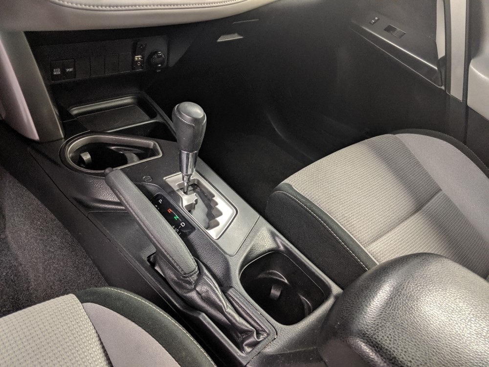 2017 Toyota RAV4 - Center Console/Cup Holders
