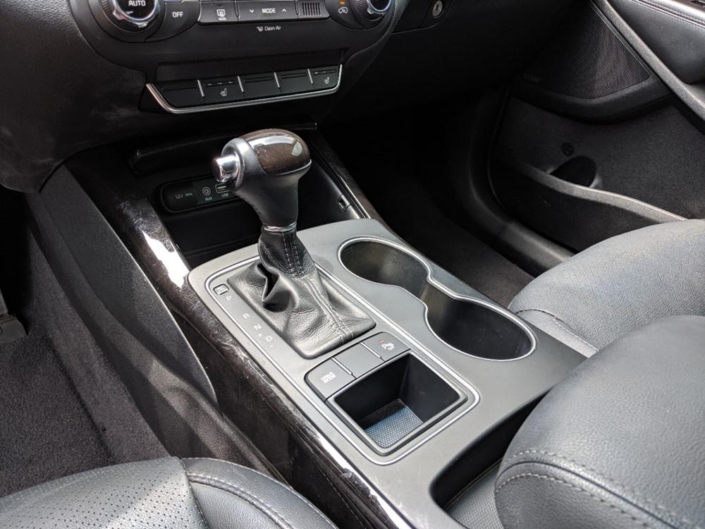 2016 Kia Sorento - Center Console/Cup Holders