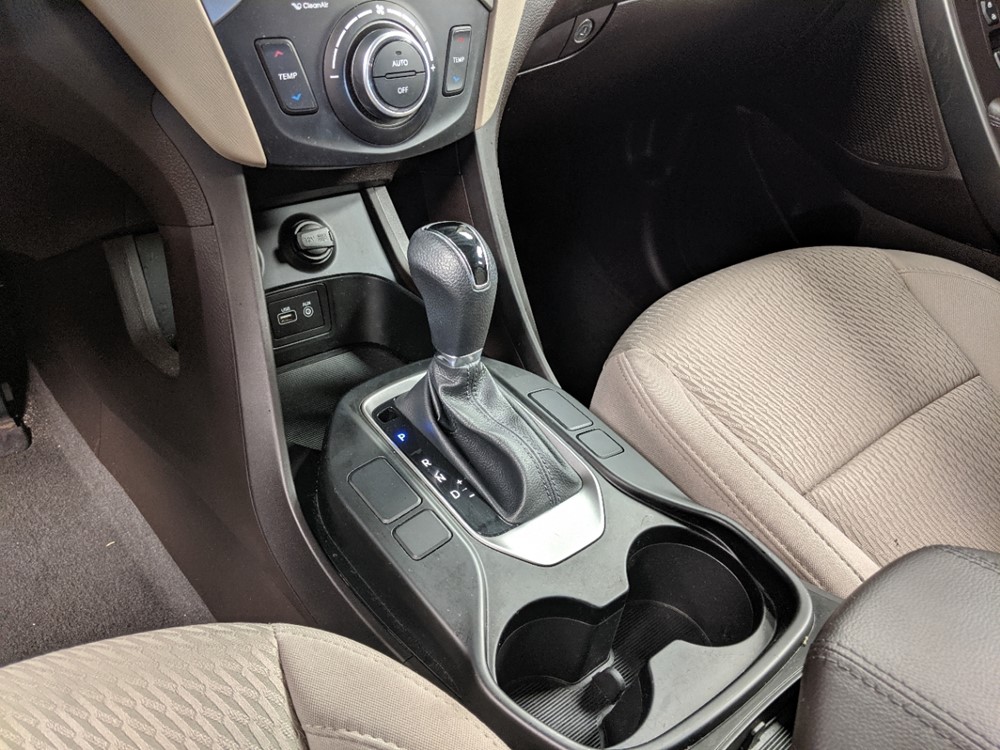 2017 Hyundai Santa Fe - Center Console/Cup Holders