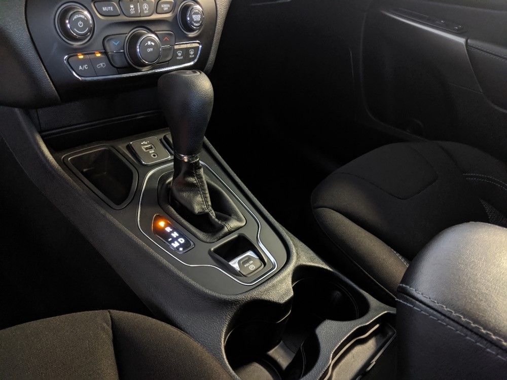 2019 Jeep Cherokee - Center Console/Cup Holders