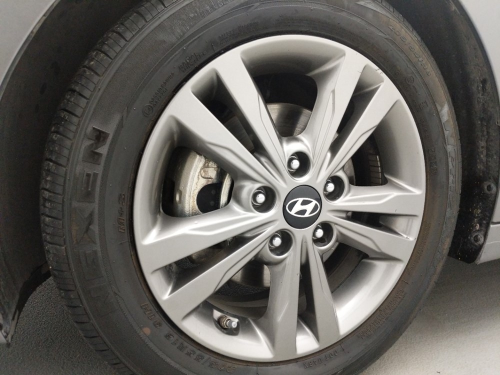 2018 Hyundai Elantra - Wheel