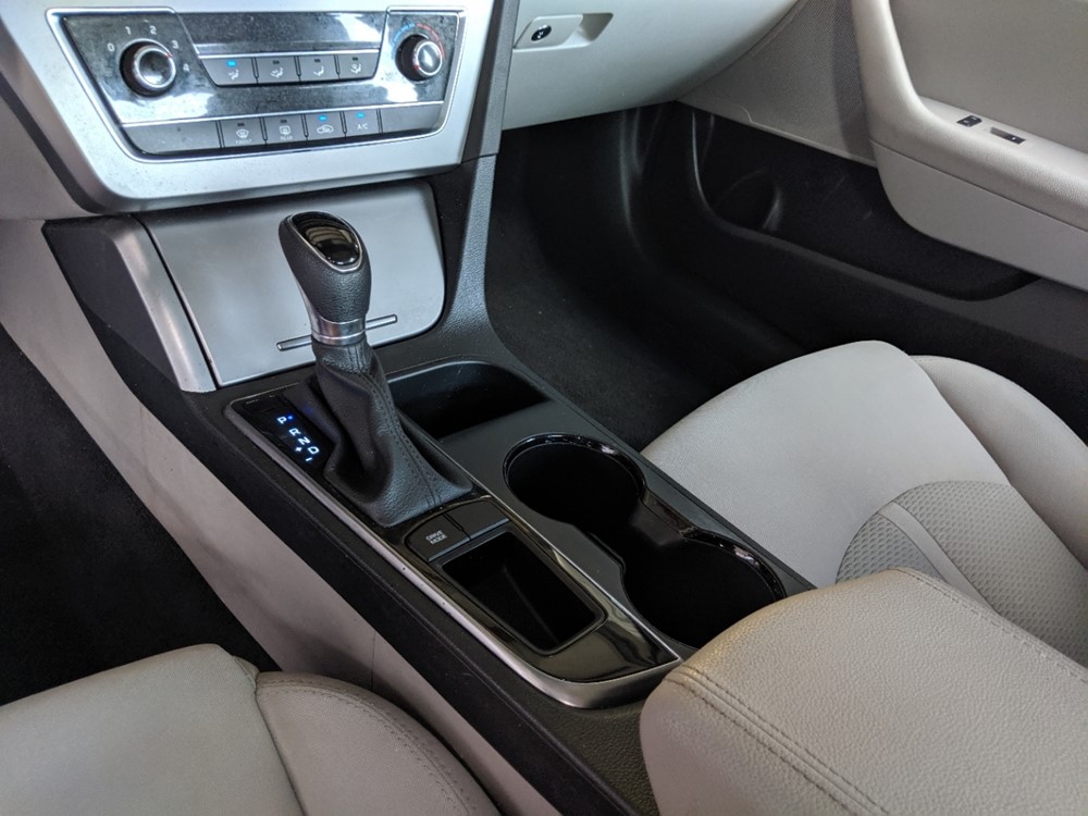 2017 Hyundai Sonata - Center Console/Cup Holders