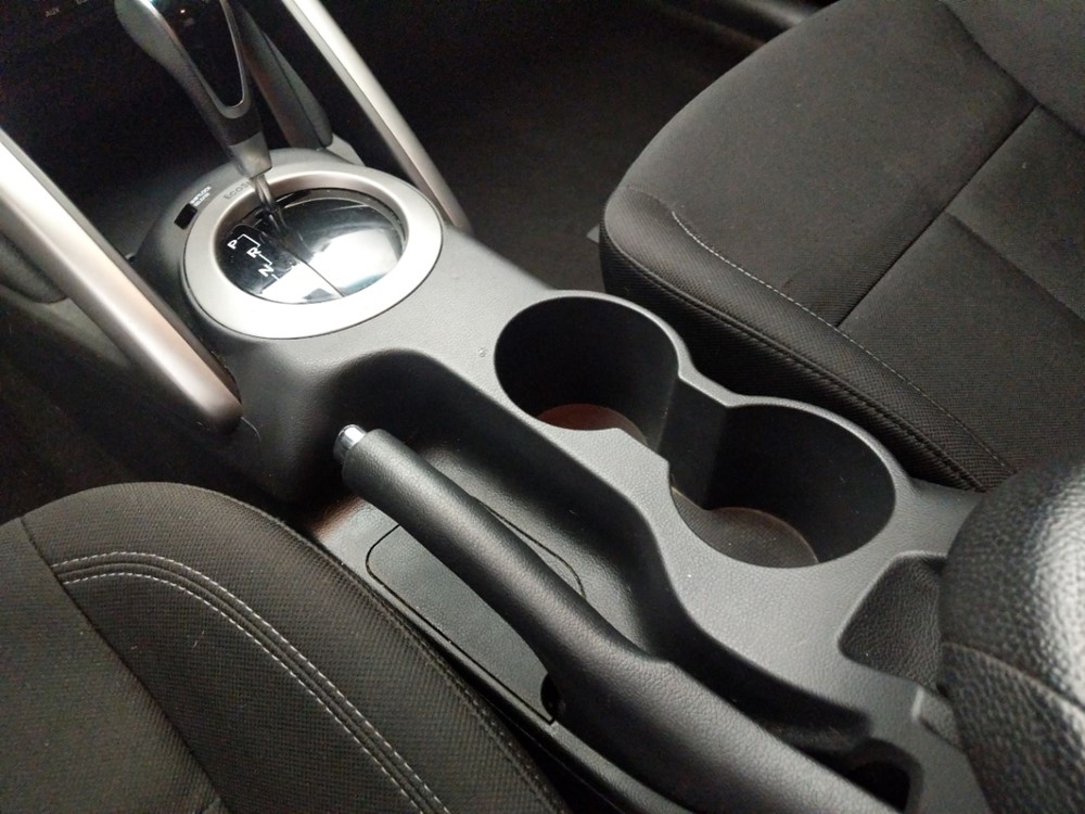 2016 Hyundai Veloster - Center Console/Cup Holders