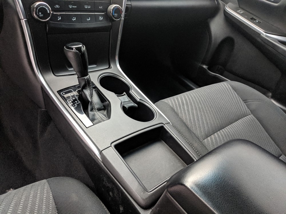 2017 Toyota Camry - Center Console/Cup Holders