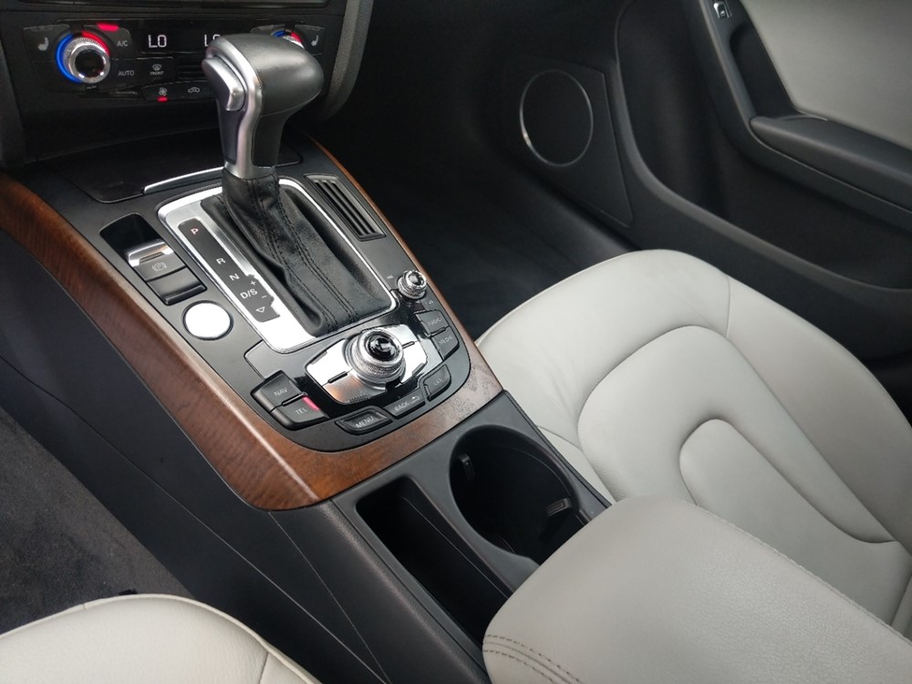 2016 Audi A4 - Center Console/Cup Holders