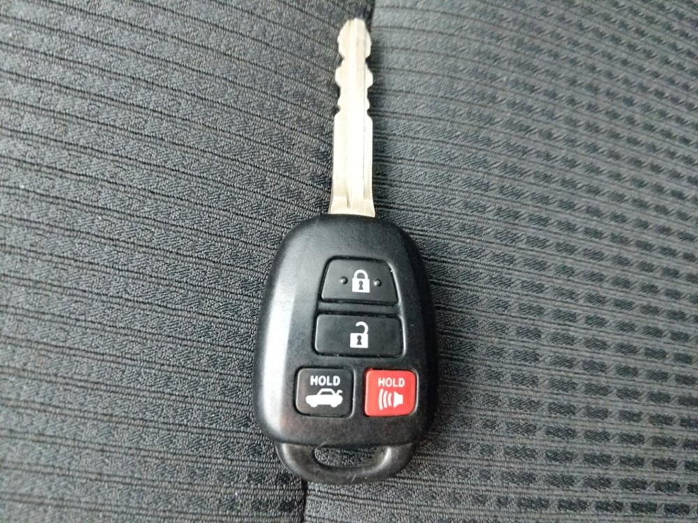 2016 Toyota Camry - Keys