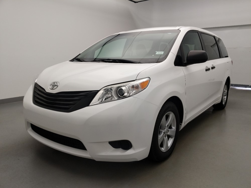 Used 2016 Toyota Sienna Driver Front Bumper