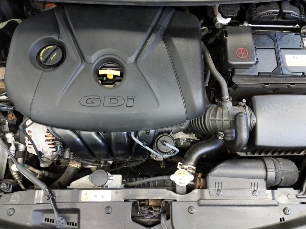 2014 Hyundai Elantra - Engine