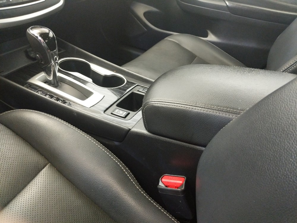 2017 Nissan Altima - Center Console/Cup Holders