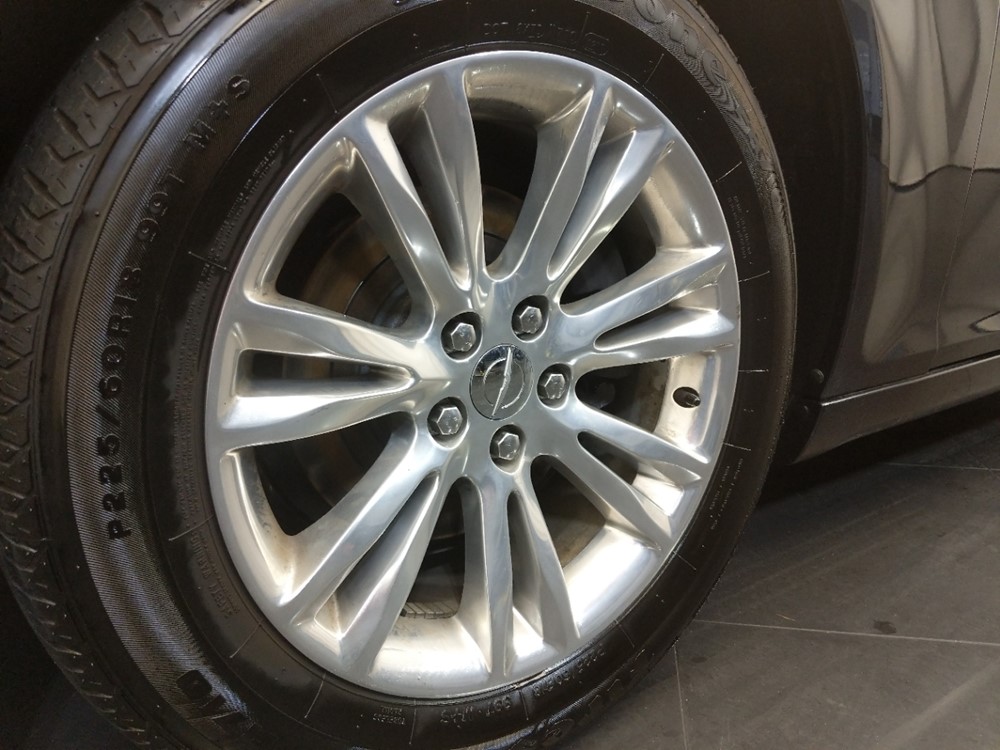 2017 Chrysler 300 - Wheel