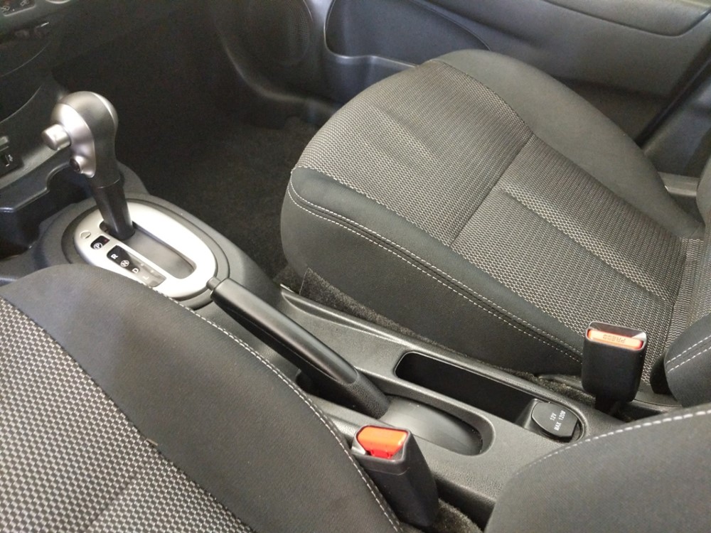 2017 Nissan Versa - Center Console/Cup Holders