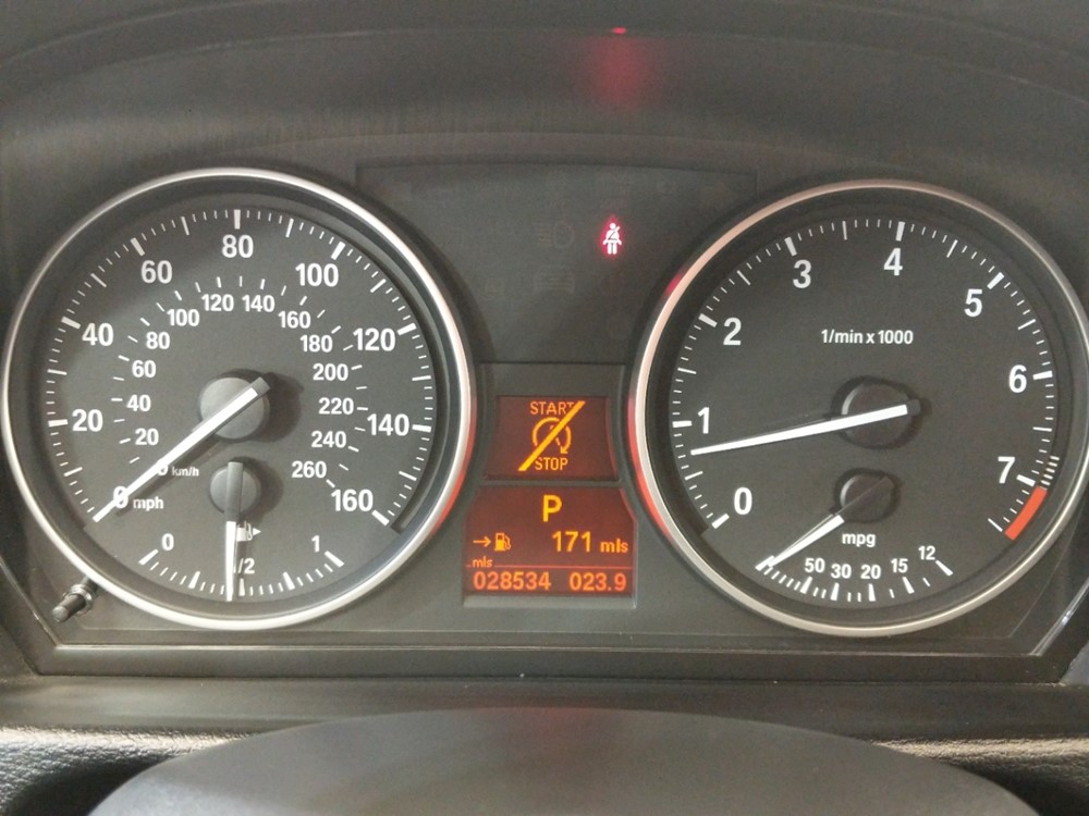 2015 BMW X1 - Odometer Close Up