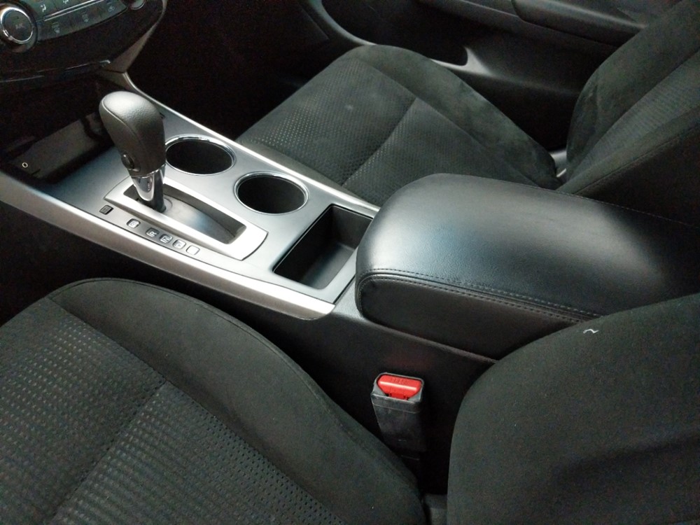 2015 Nissan Altima - Center Console/Cup Holders