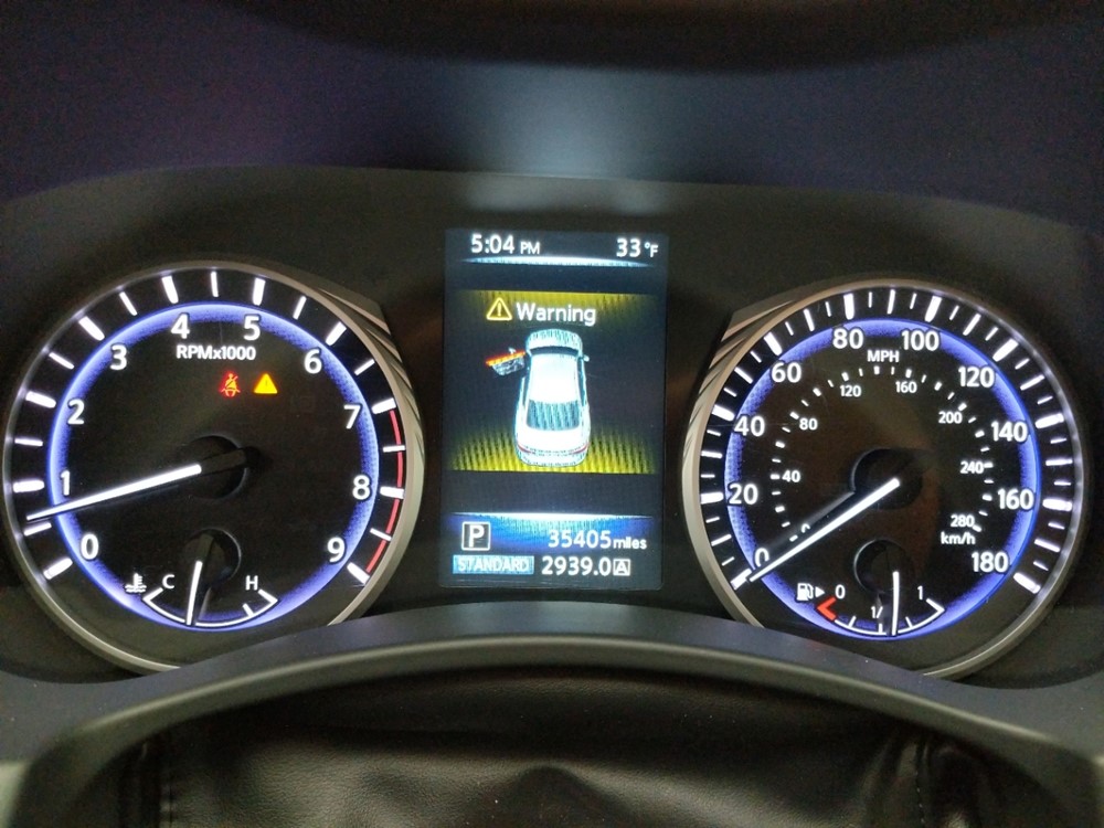 2017 INFINITI Q50 - Odometer Close Up