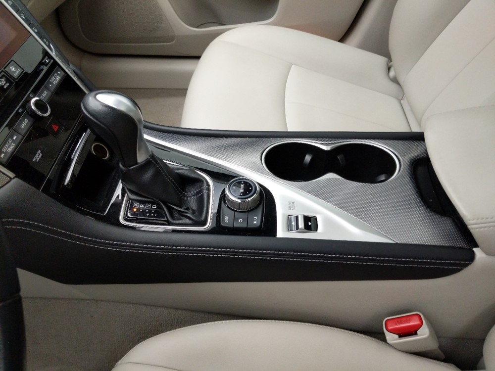 2017 INFINITI Q50 - Center Console/Cup Holders