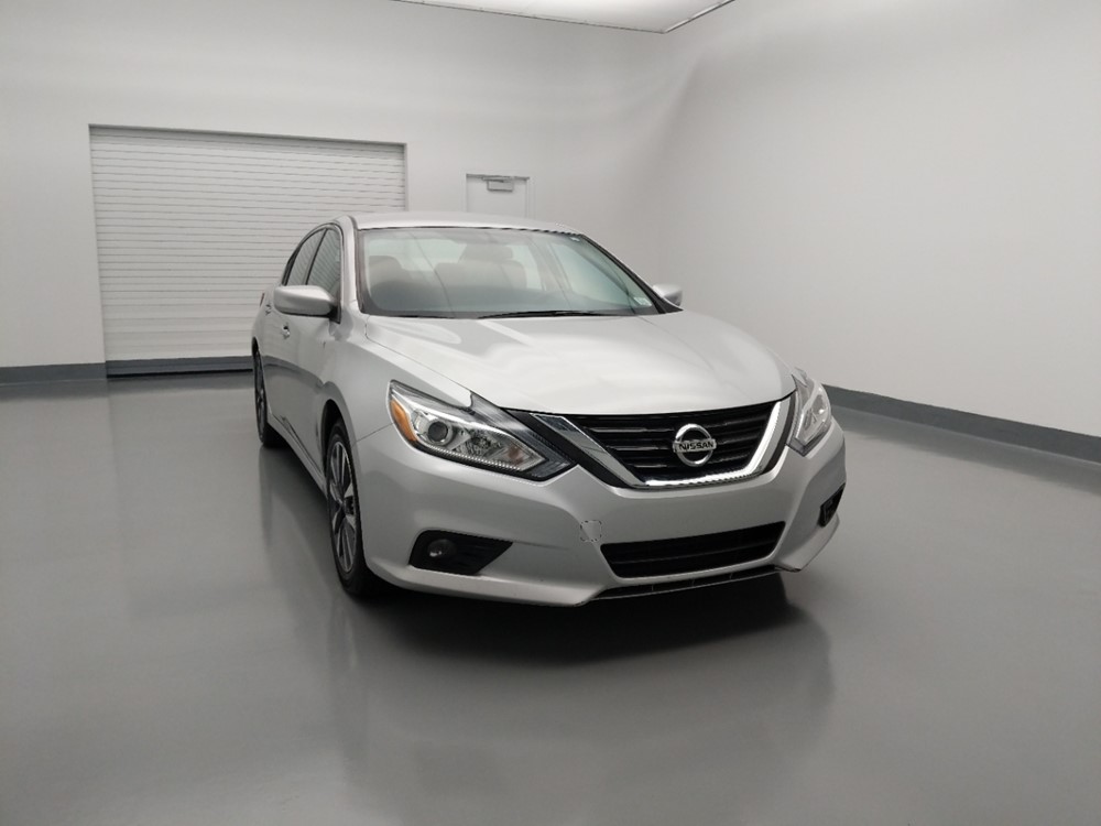 2017 Nissan Altima - Passenger Front Hood