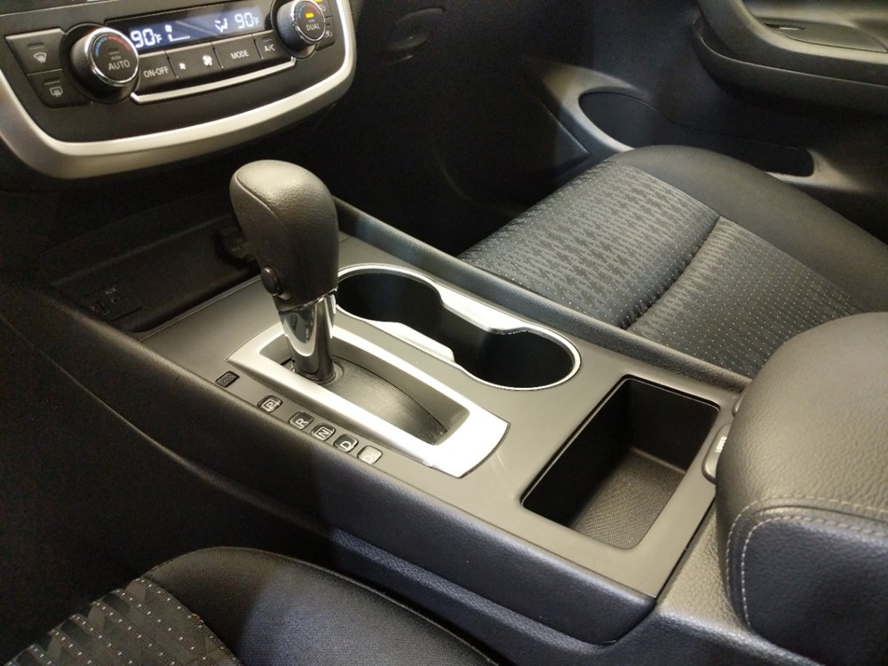 2017 Nissan Altima - Center Console/Cup Holders