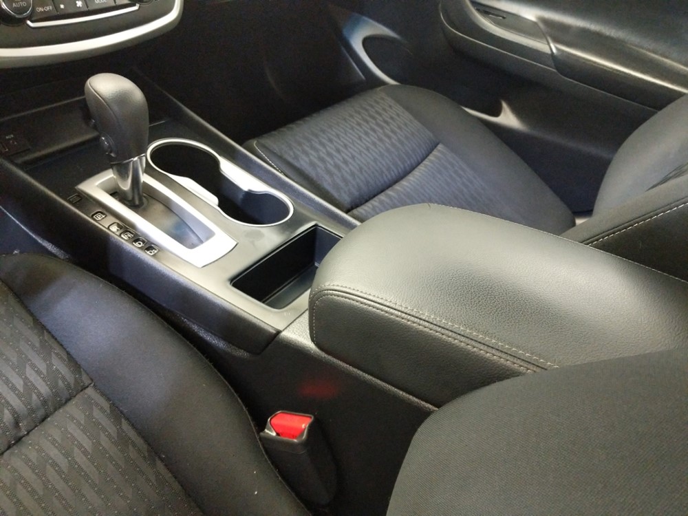 2017 Nissan Altima - Center Console/Cup Holders