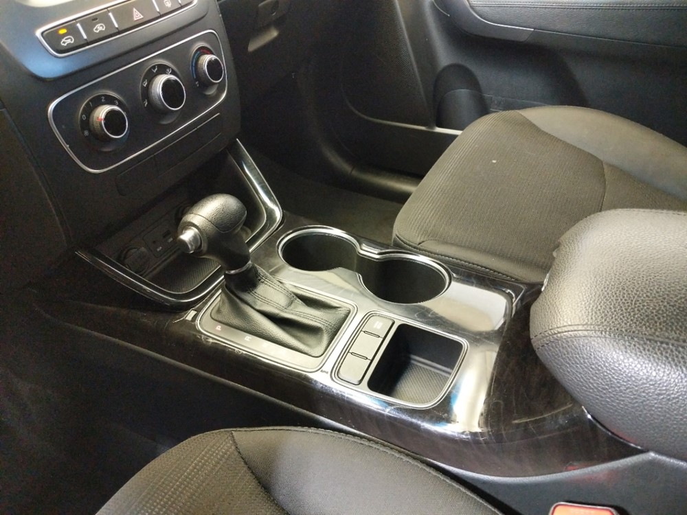 2015 Kia Sorento - Center Console/Cup Holders