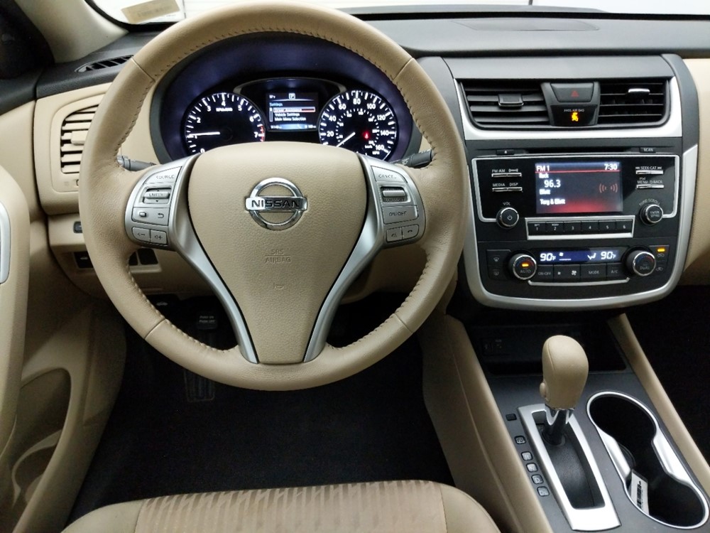 2017 Nissan Altima - Driver Dash