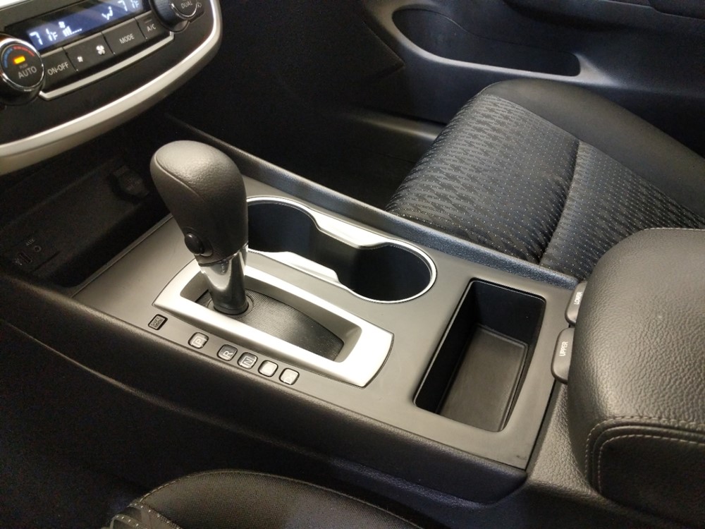 2017 Nissan Altima - Center Console/Cup Holders