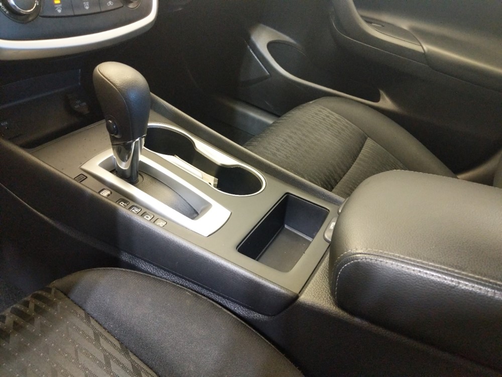 2017 Nissan Altima - Center Console/Cup Holders