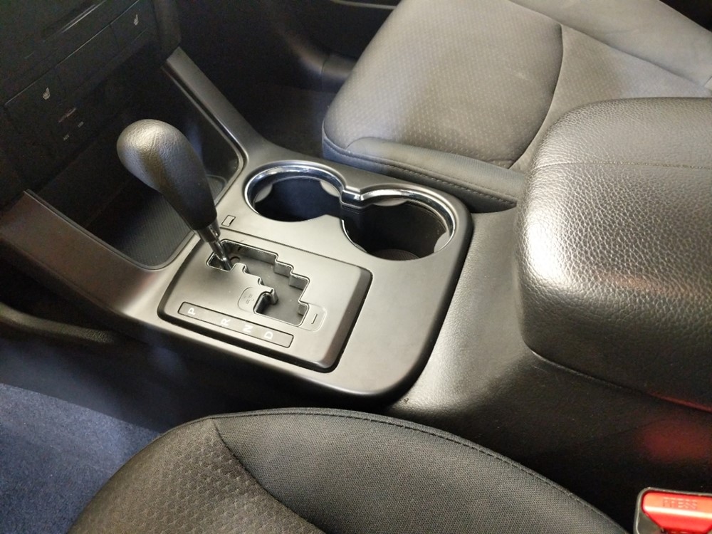 2013 Kia Sorento - Center Console/Cup Holders