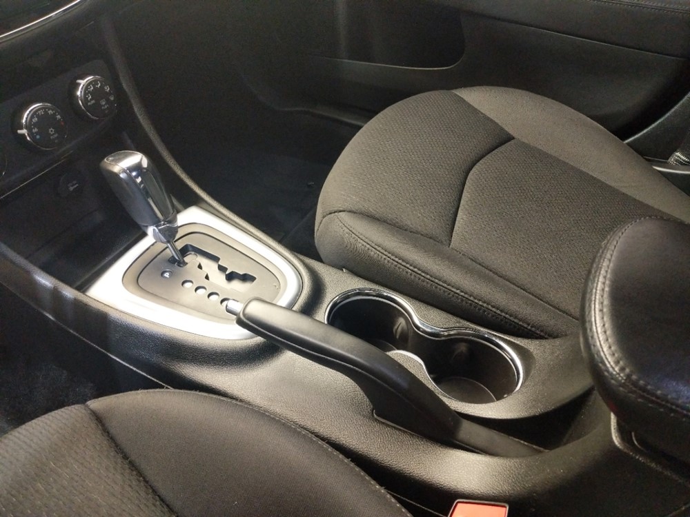 2013 Chrysler 200 - Center Console/Cup Holders