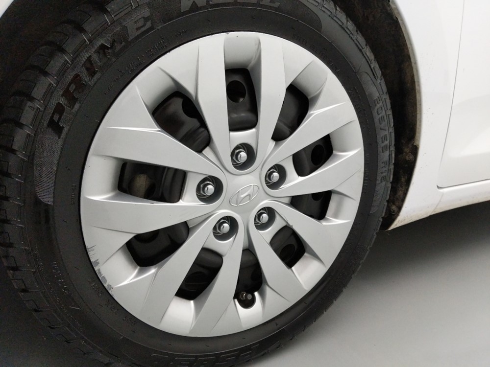 2017 Hyundai Elantra - Wheel
