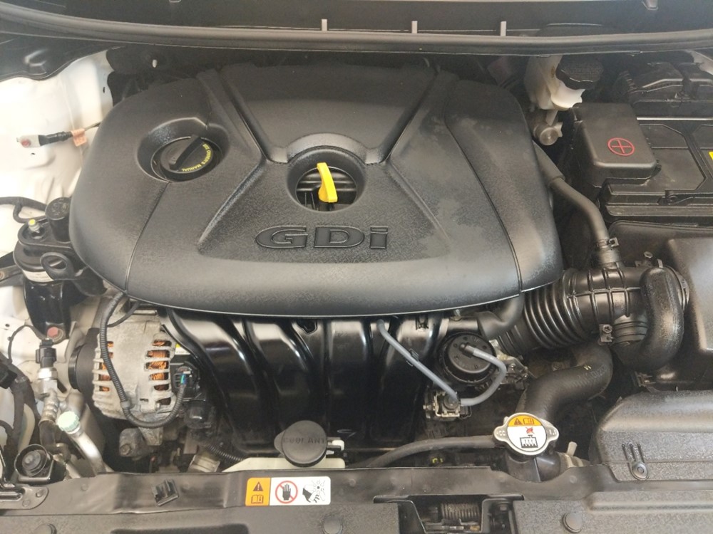 2017 Hyundai Elantra - Engine
