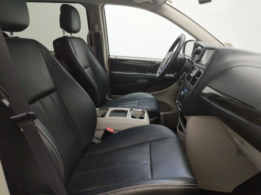 2016 Chrysler Town and Country - Passenger Front Seat