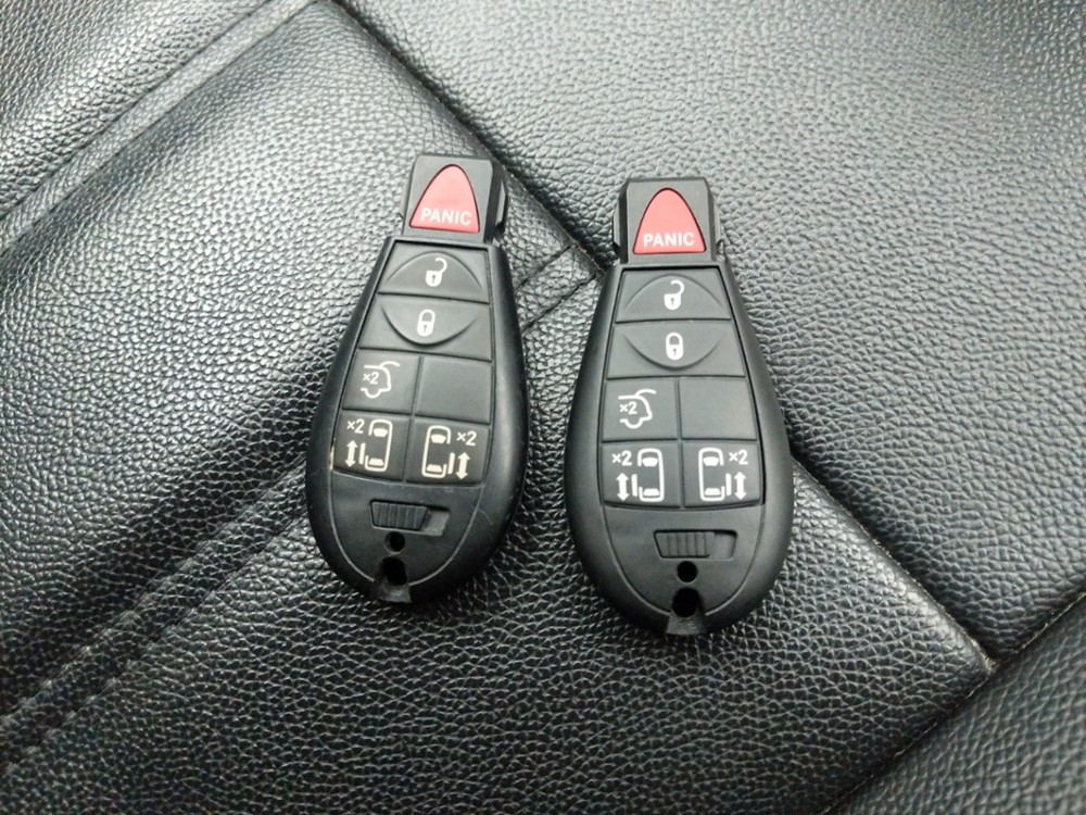 2016 Chrysler Town and Country - Keys