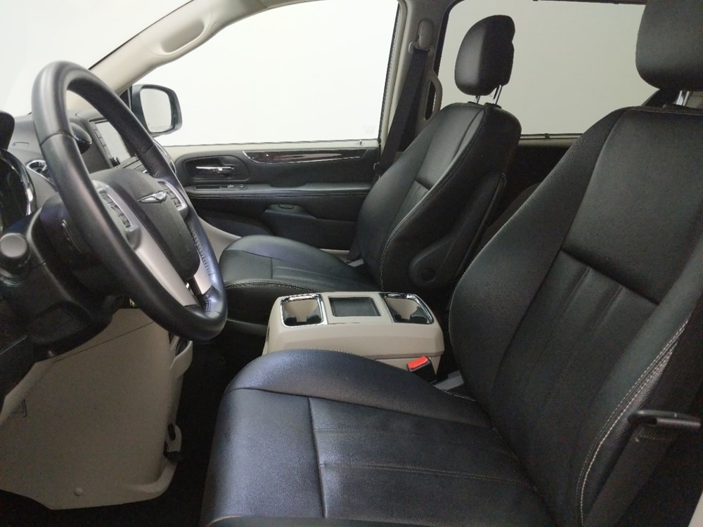 2016 Chrysler Town and Country - Driver Front Seat