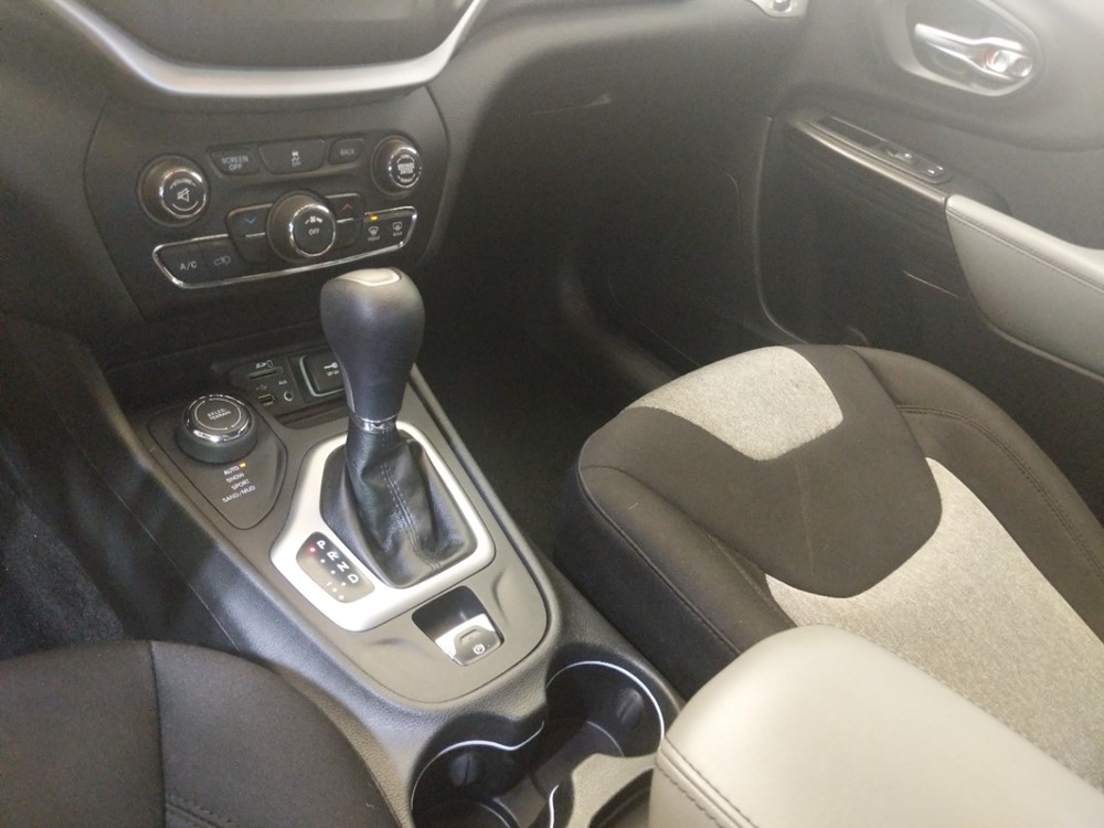 2014 Jeep Cherokee - Center Console/Cup Holders