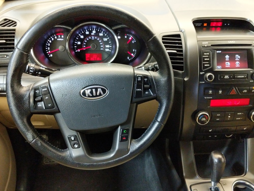 2013 Kia Sorento - Driver Dash