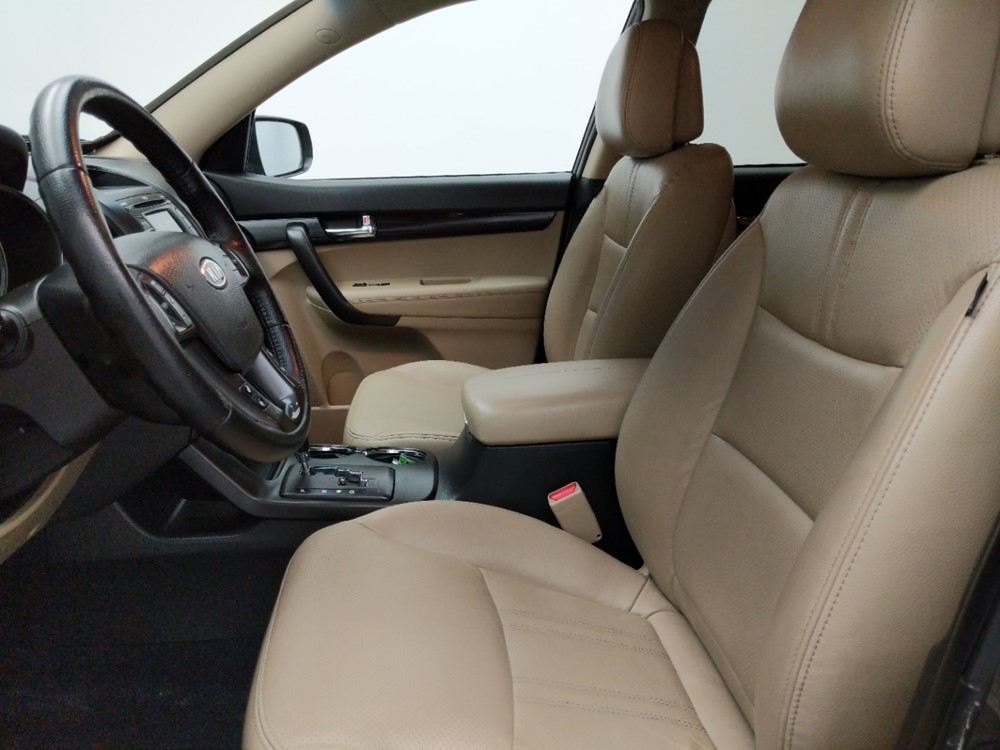 2013 Kia Sorento - Driver Front Seat