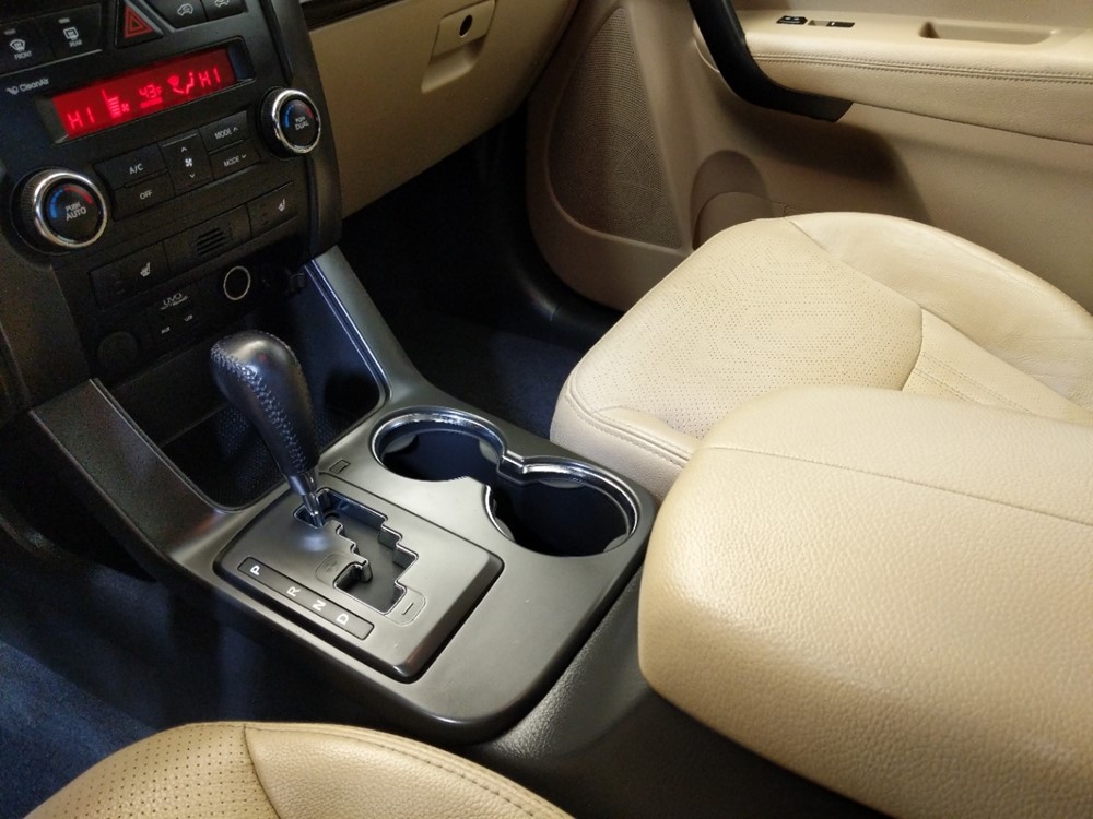 2013 Kia Sorento - Center Console/Cup Holders