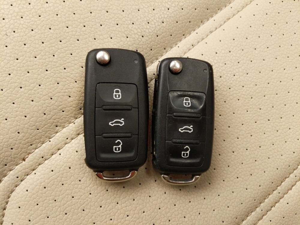 2016 Volkswagen Passat - Keys