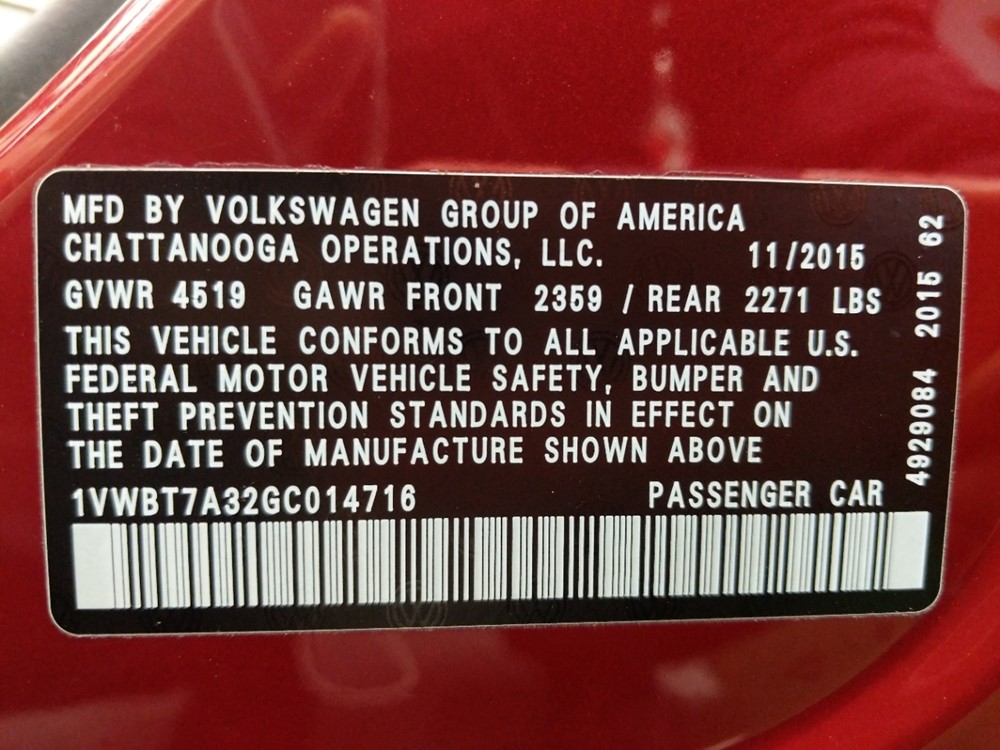 2016 Volkswagen Passat - VIN Plate