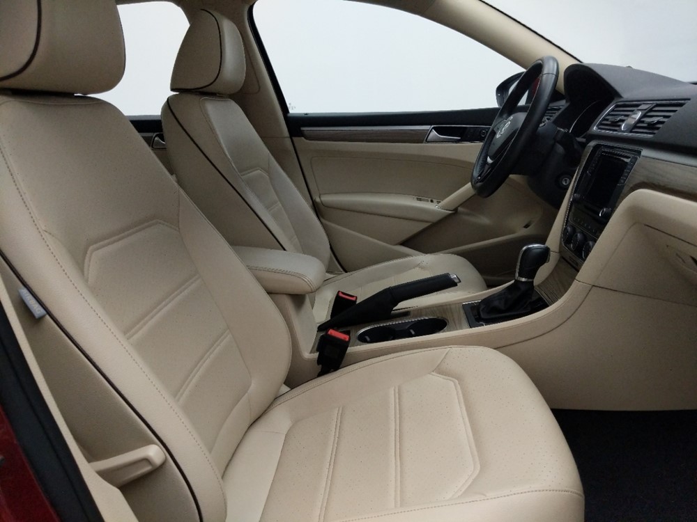 2016 Volkswagen Passat - Passenger Front Seat