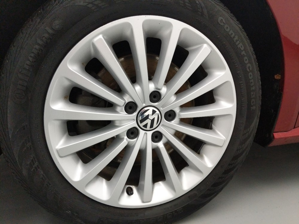 2016 Volkswagen Passat - Wheel